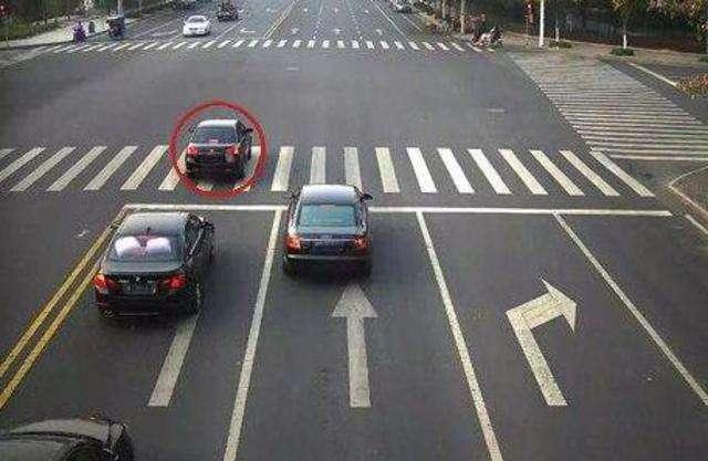 交警回答网友:等红灯时车子越过停止线,算不算