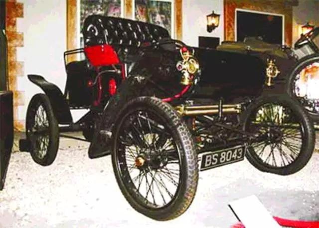 在中国,汽车上路必须要的这块铁片,原来有这么多可吹NB的故事