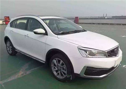 浙江街头偶遇一辆吉利,一开始还以为是博越,看