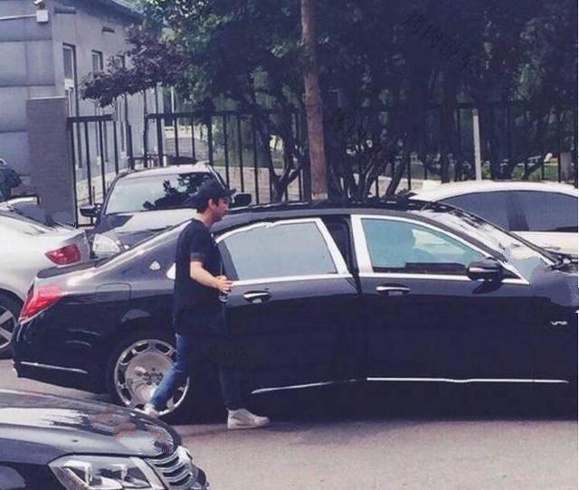 王思聪的司机,每天不是开劳斯莱斯就是宾利,能