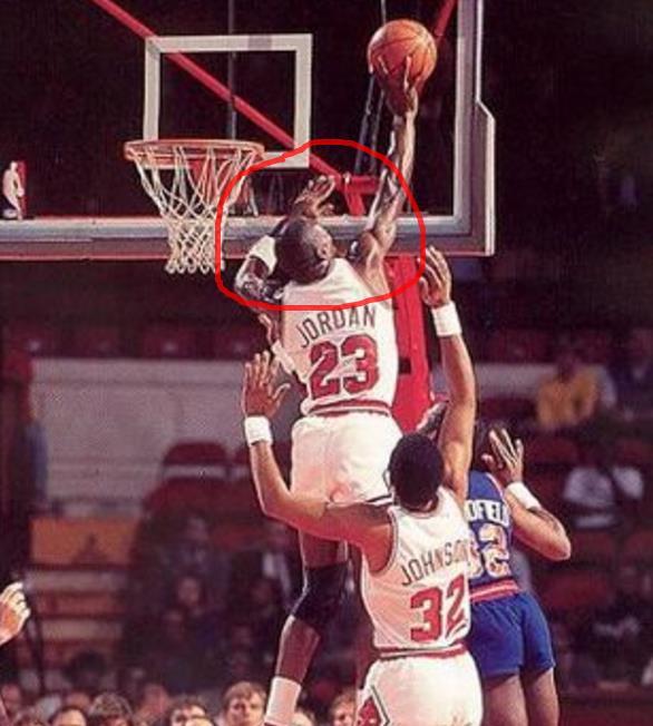 nba模仿樱木花道头撞篮板, 乔丹盖帽差点毁容, 香浓布朗吓坏科比