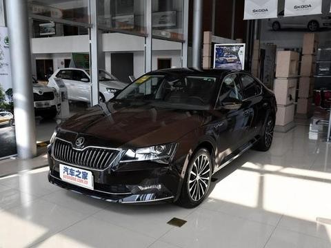 轿车自带“双人床”，外观比迈腾、帕萨特年轻动感，带走仅14万