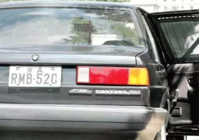 在中国,汽车上路必须要的这块铁片,原来有这么多可吹NB的故事