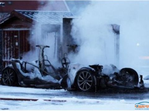 电动汽车起火了怎么办？请撒开水车朝我浇！