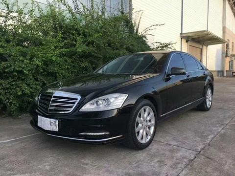 小老板和暴发户的最爱车型，当属这辆15.8万的奔驰S550！