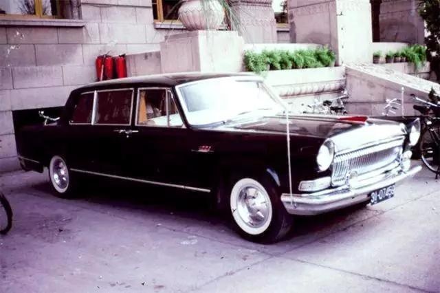 在中国,汽车上路必须要的这块铁片,原来有这么多可吹NB的故事