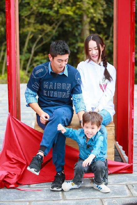 吴尊老婆全程戴口罩录节目, 霍思燕看她的表情亮了