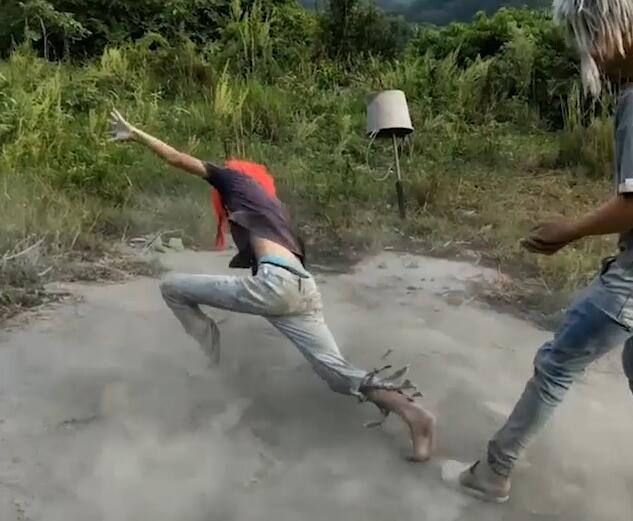 不服来战!这位杀马特鼻祖跳舞你一定比不过?