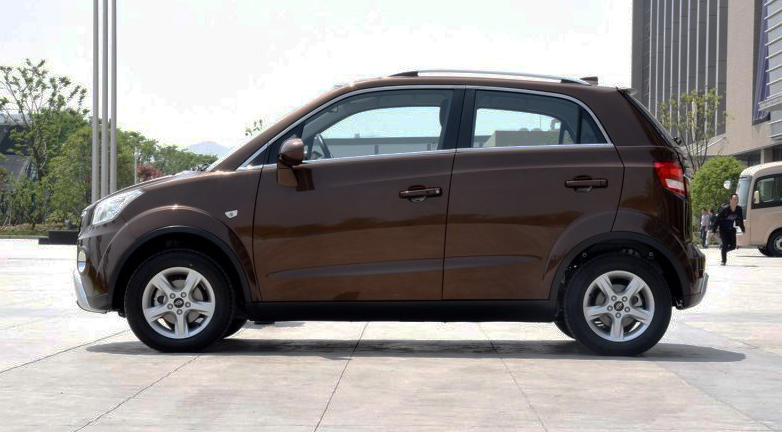 续航两百公里极速136码,内置10寸大屏,它不输