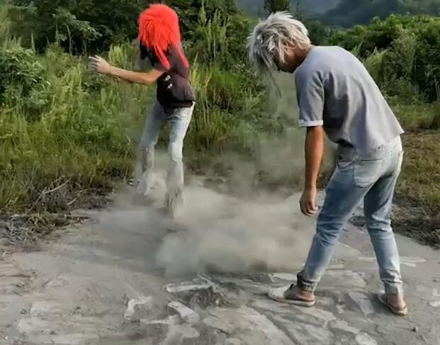 不服来战!这位杀马特鼻祖跳舞你一定比不过?