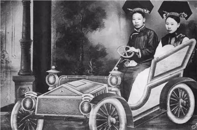 在中国,汽车上路必须要的这块铁片,原来有这么多可吹NB的故事