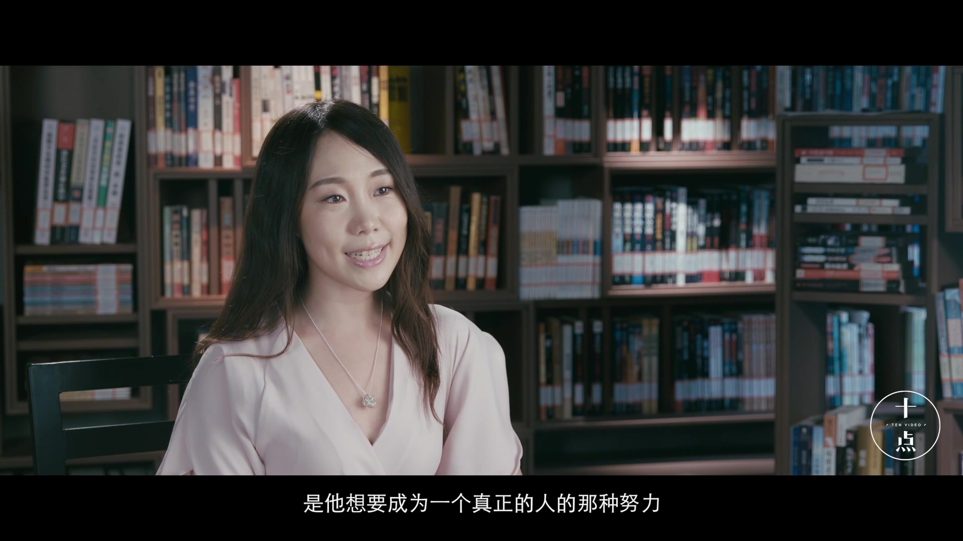 白天是清华金融女晚上是宇宙学女神她还是3岁小孩的妈妈郝景芳坦言寻
