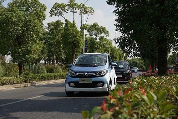 旋钮式换挡，造型堪比smart，众泰这款全新小车超级有意思！