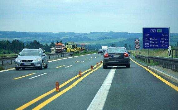 高速不限速,也允许酒驾的国家,为何交通事故却