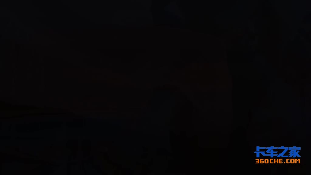 我在老挝开卡车：握紧方向盘就无法抱你，放下方向盘就无法养你