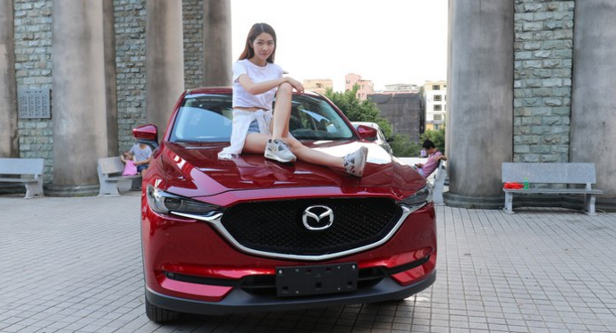 朋友都是马自达车迷,昂克赛拉搭配CX5,车模闺蜜能给几分?