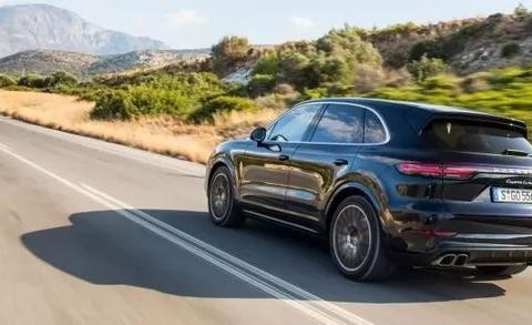 保时捷新卡宴，84个发光二极管、红外夜视、4D底盘，科技满满！