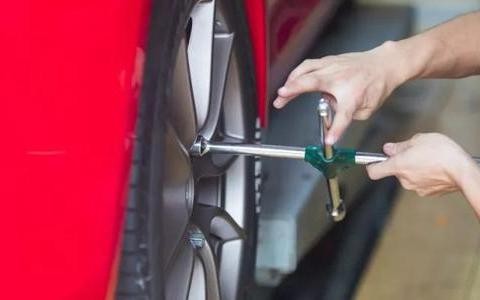 方向跑偏不要浪费钱去做四轮定位了，看看是不是这几个地方出了故障