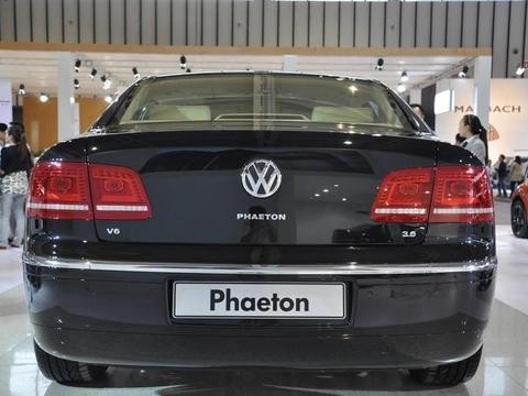 傻孩子撞了一辆辉腾，停产后的维修费用让他这辈子都忘不了