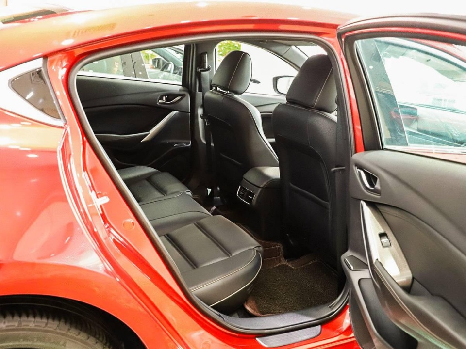 17.58万起,外形拉风、操控好的轿跑B级车新款到店!