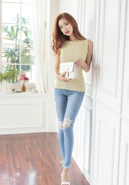 美女个性风格牛仔裤，穿出满屏的潮流时尚美感