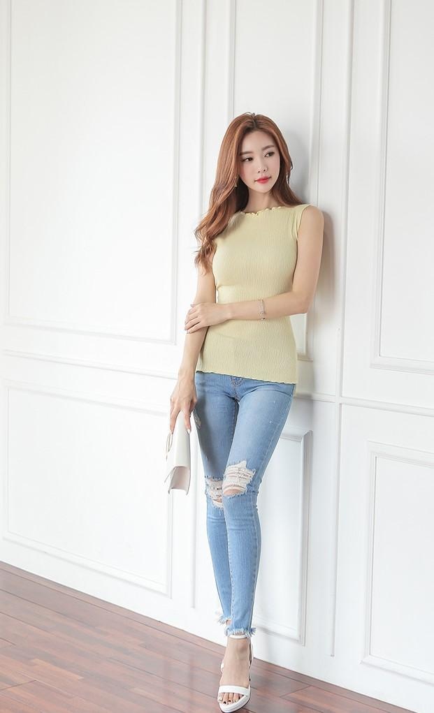 美女个性风格牛仔裤，穿出满屏的潮流时尚美感