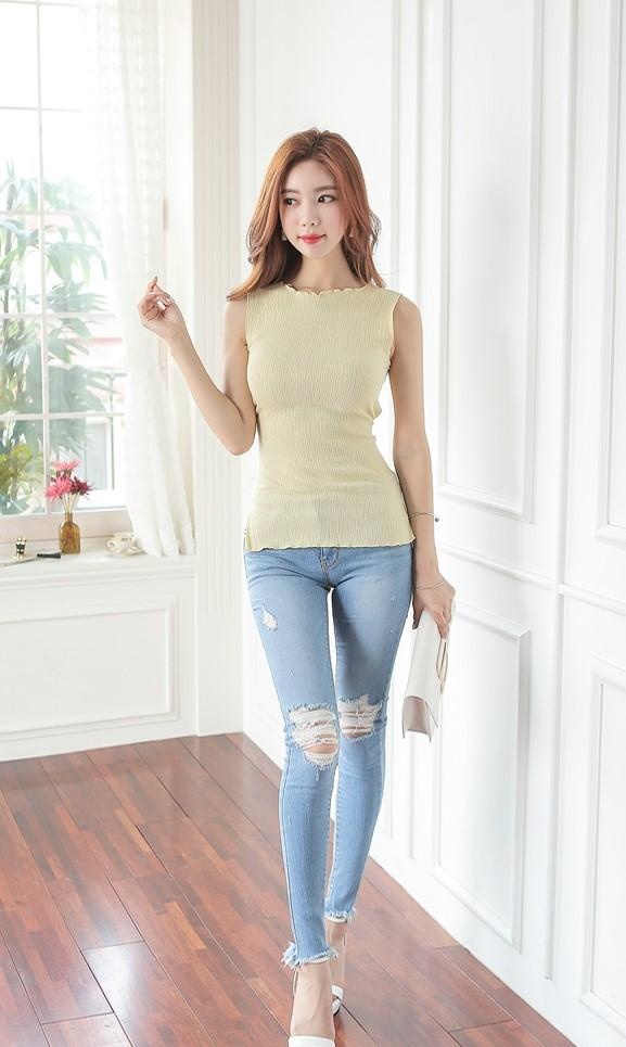 美女个性风格牛仔裤，穿出满屏的潮流时尚美感