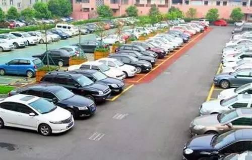 停车为什么要车头朝外?这4点告诉你这样停的好处