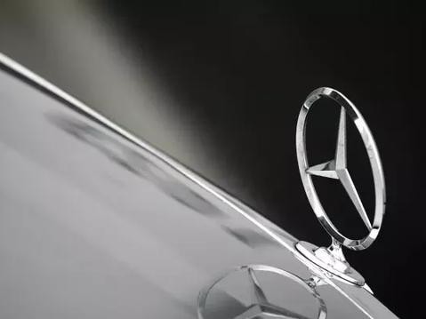 宝马和奥迪都在降价，为什么奔驰不降价呢？