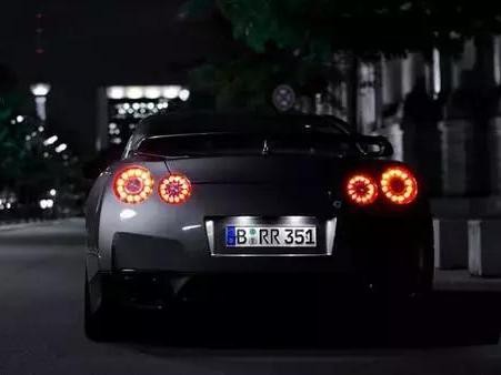 装逼必备，看尾灯就知道这是什么车