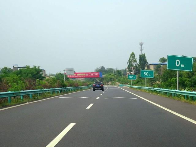 高速上的这4种标线,有的时候能救人一命!开车