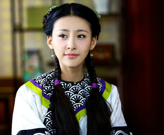 31岁贾青直播过生日自己做蛋糕十分俏皮可爱