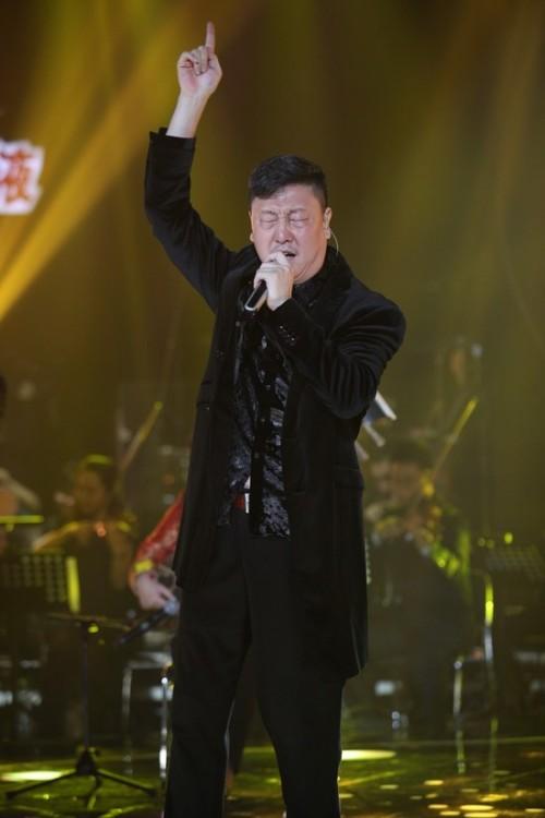 他凭一首歌火19年, 如今出行皆豪车, 因节目获