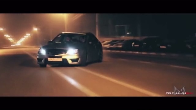 奔驰AMG C63日常暴力驾驶，深夜疯狂烧胎 奔驰AMG 奔驰c63 性...