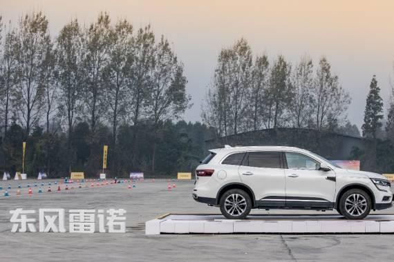 一口气试完四台车，为何我抛弃了纽北最速前驱车，偏偏中意这SUV