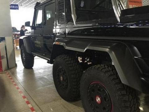 980万的镇店之宝，5年都没卖出去，无奈买就附送迈巴赫S级