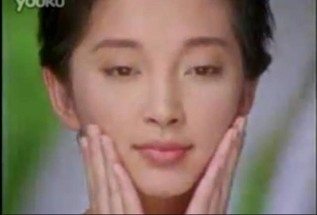 李冰冰和任泉在23年前拍过的玉兰油广告，这支广告让他们赚疯了