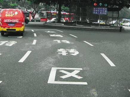 交警提醒:进入左转弯待转区，小心扣6分罚款200元!果断分享了!