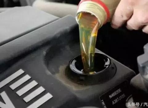 误以为宝马烧机油，车主每月加1L机油，最后车跑不动了
