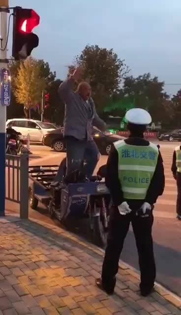 大爷，我服你！  直播车市中国车市全球车市新能源车市  ​