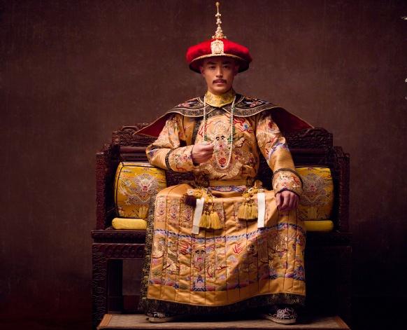 周迅与佘诗曼共同诠释乾隆继后,乾隆对继后无