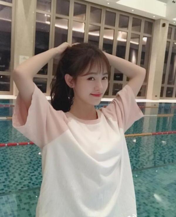 鞠婧祎4000年一遇的大美女,掀开刘海原来是这样的啊