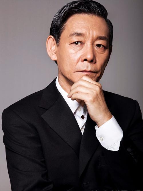郑西坡现实生活中曾是著名医生,妻子是她,儿子爆帅