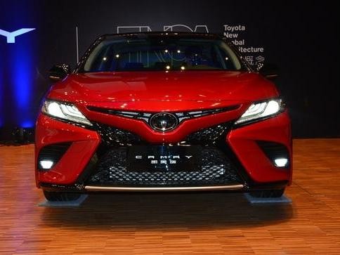 新一代凯美瑞曝光！这个价格，估计刚买迈腾的肠子都悔青了吧！