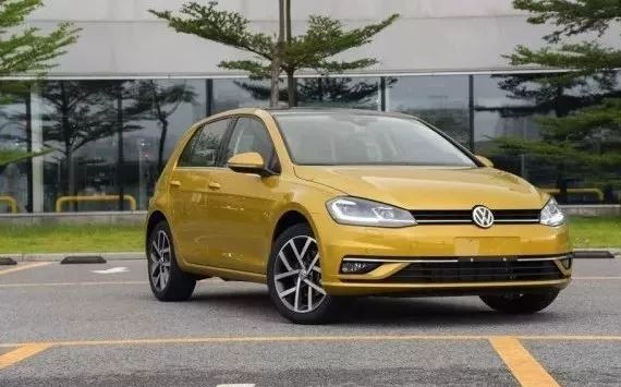 1.4T车型升级独立后悬挂，全新高尔夫上市售价12.19万元起
