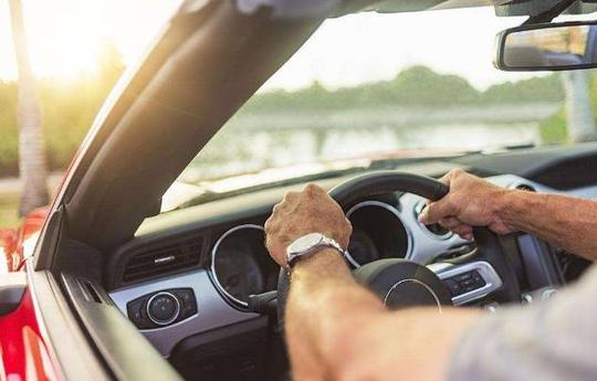 老司机开车越开越快 1e8e-fynnnsc6197547.jpg