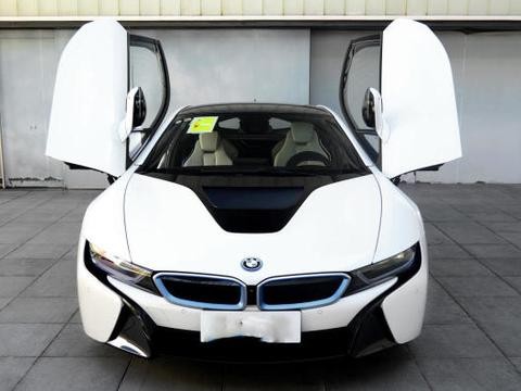 三缸发动机也算超跑？宝马要价200万，关键还卖了一万辆！