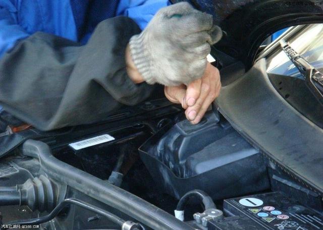 去4S店换机油,您最好带上老司机,不然坑你没商