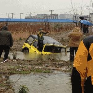 开牧马人还不够个性？看我帅气国产BJ212