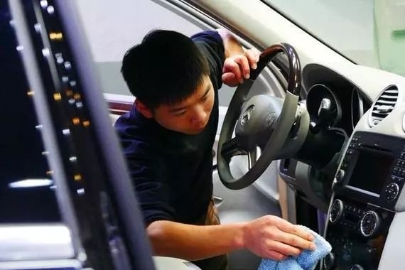 1万4洗一次车，4个技师洗20天，哈尔滨竟有这种操作｜来的并不都是...